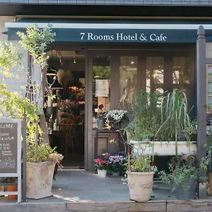 7 & Cafe Hotel